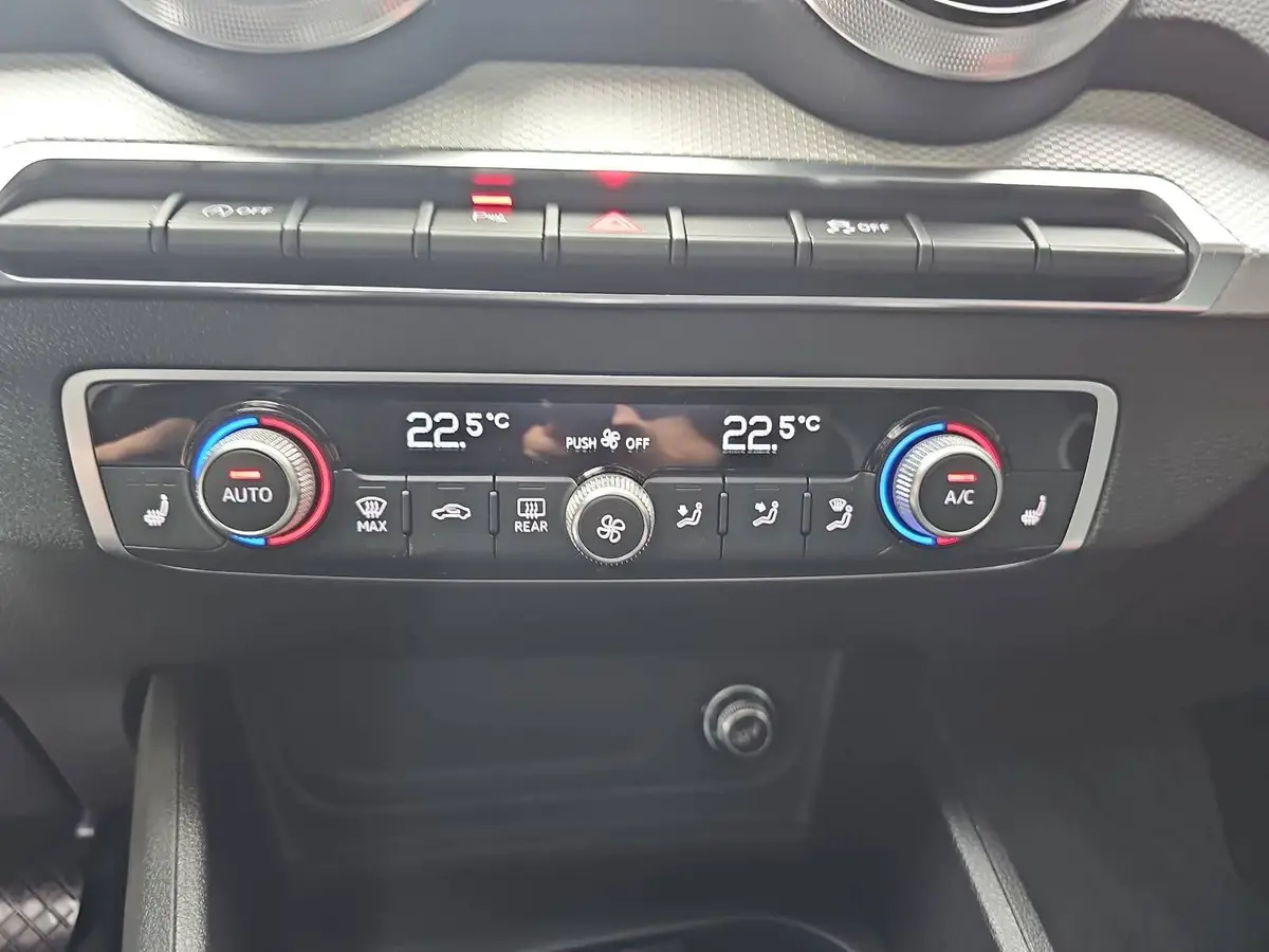 AUDI Q2 30 TFSI S LINE NAVI LED KAMERA LM17