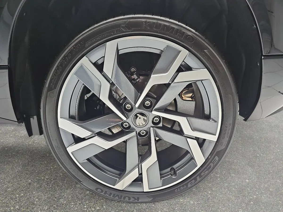 SKODA KAROQ 2.0 TDI DSG SPORTLINE DCC ACC PANO