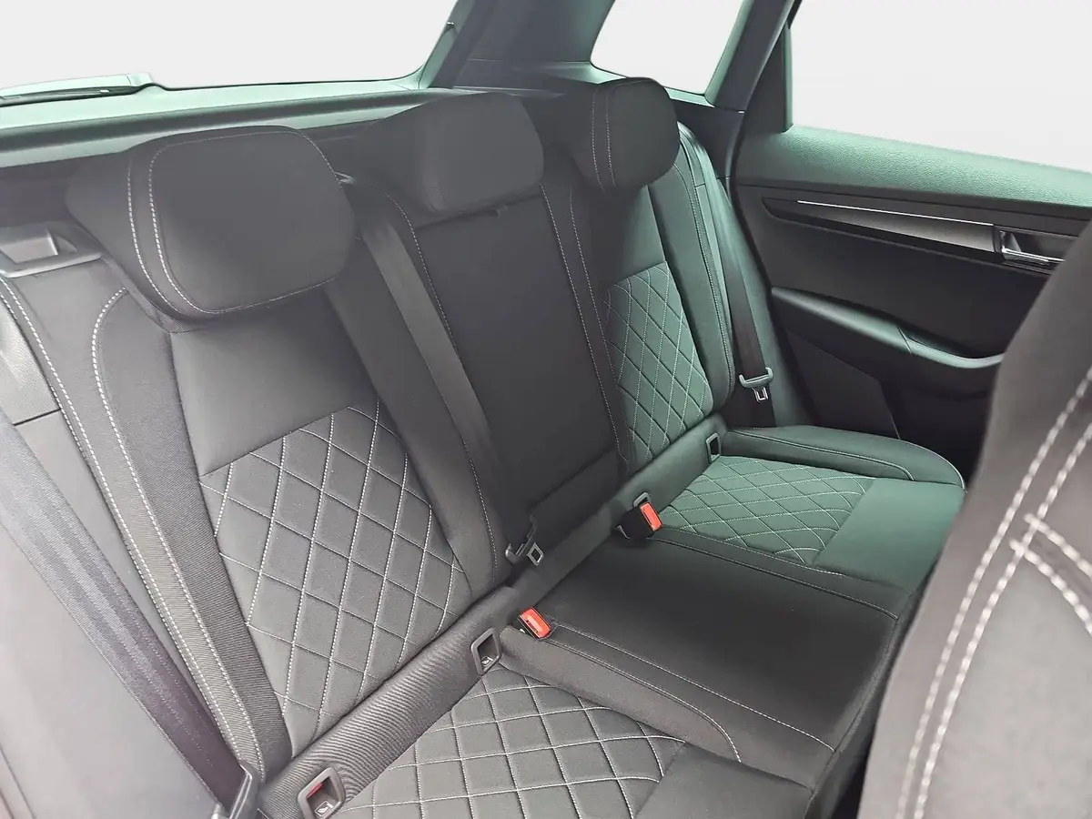 SKODA KAROQ 1.5 TSI DSG SPORTLINE NAVI LED-MATRIX PANO WINTER 