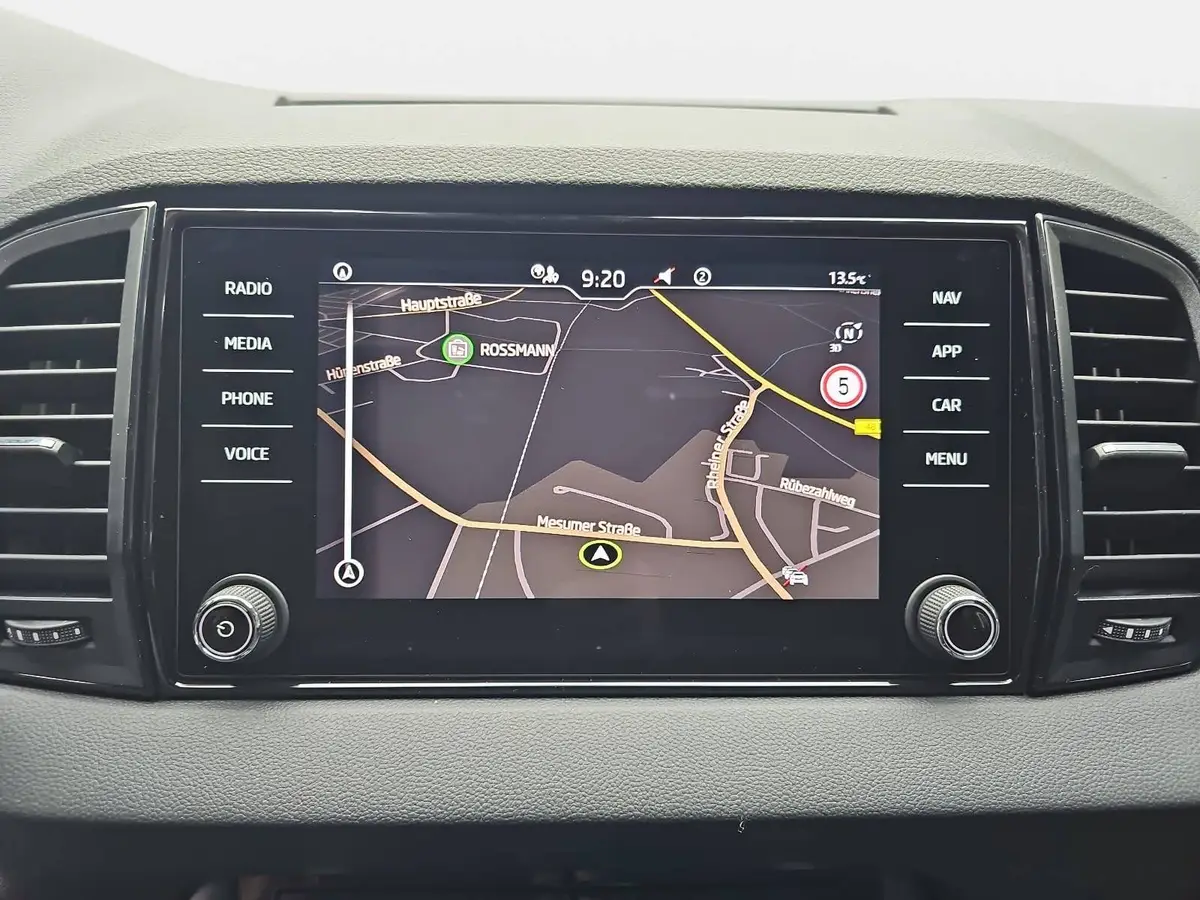 SKODA KAROQ 1.5 TSI DSG SELECTION LED ACC AHK