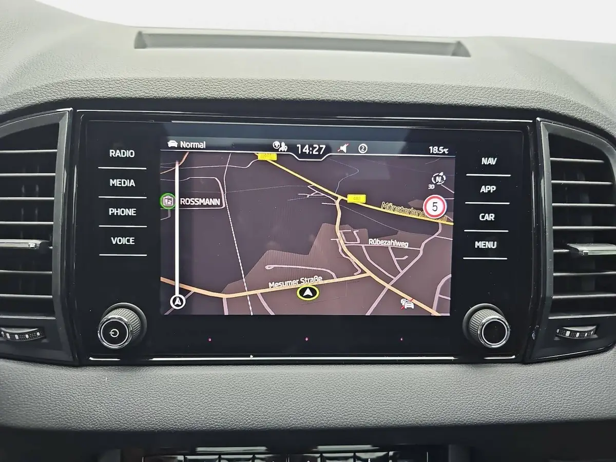 SKODA KAROQ 2.0 TSI DSG SPORTLINE 4X4 AHK PANO