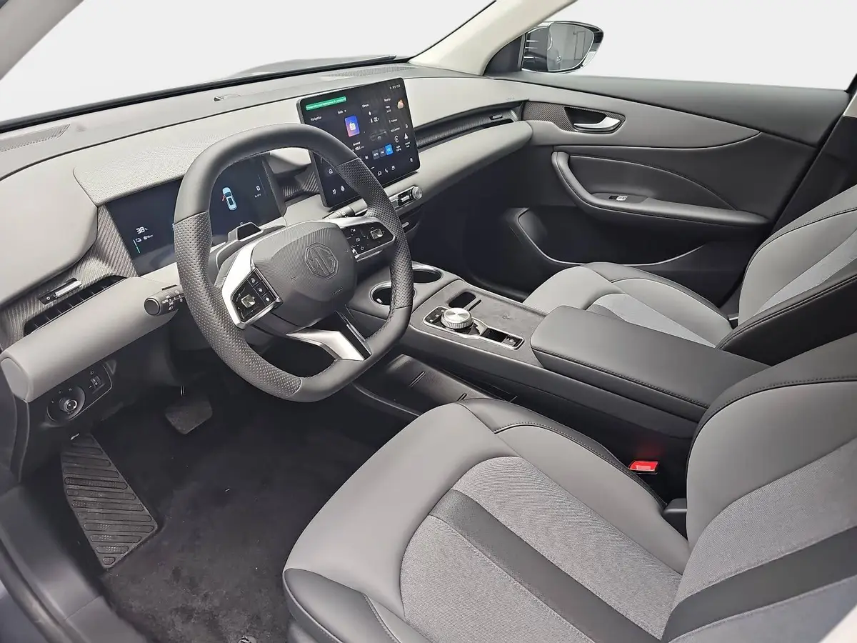 MG S5 EV 64 KWH MY25 LUXURY