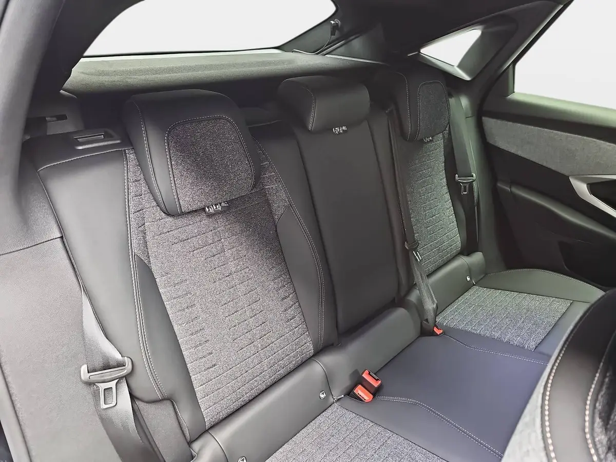 PEUGEOT 3008 1.2 HYBRID 145 E-DSC6 ALLURE LED DAB WINTER AHK LM