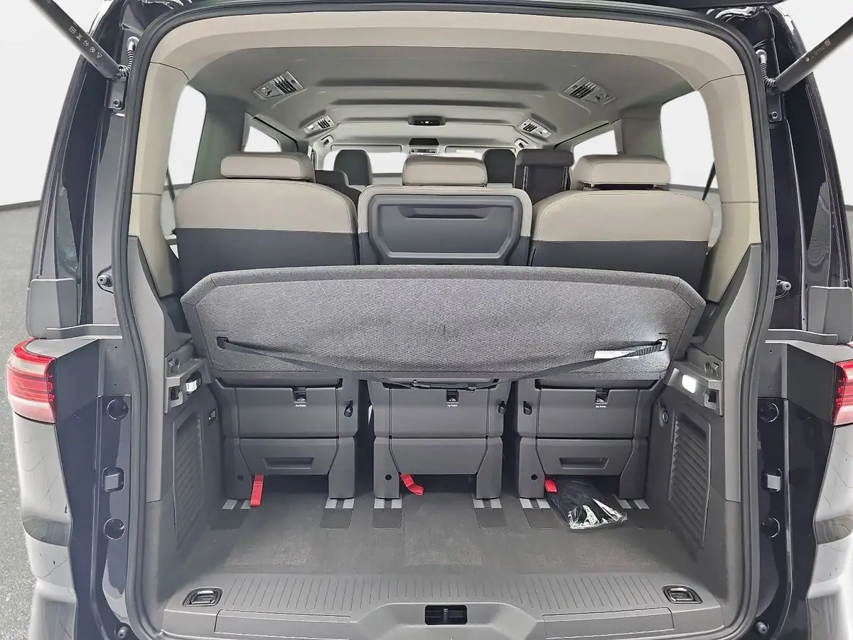 VW T7 MULTIVAN 2.0 TDI DSG LIFE P-ASSIST AHK