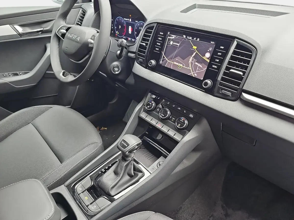 SKODA KAROQ 1.5 TSI DSG DRIVE NAVI LED AHK LM