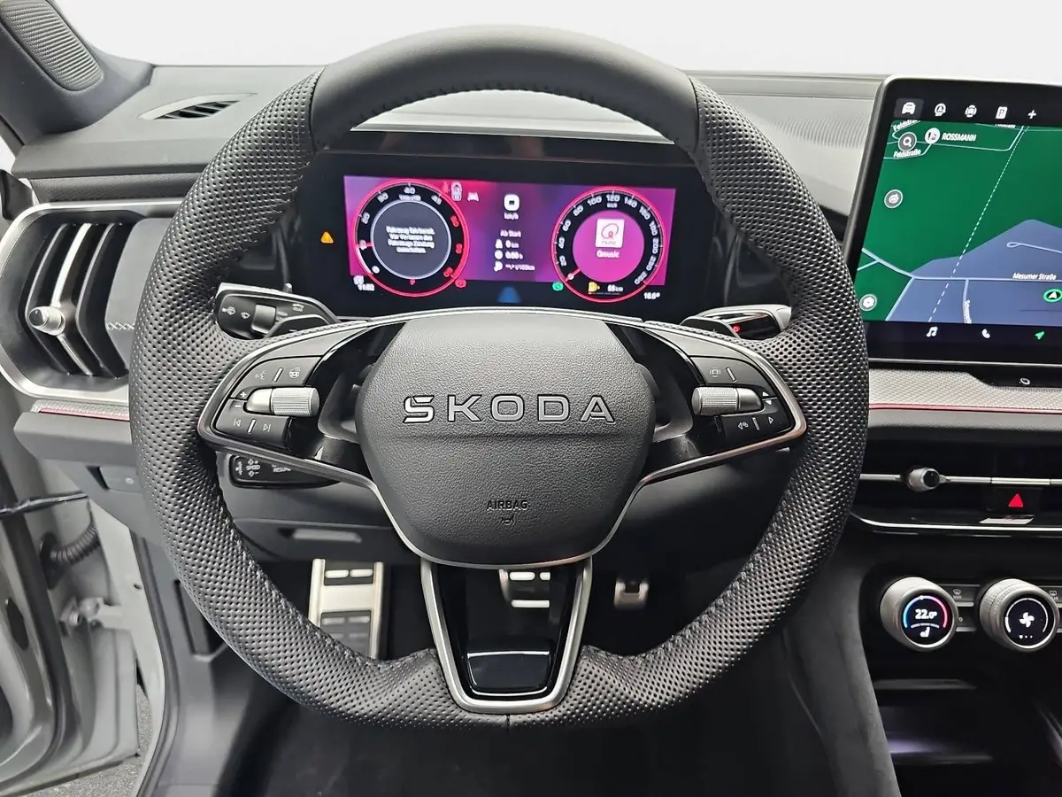 SKODA KODIAQ 2.0 TDI DSG SPORTLINE 4X4 PANO AHK