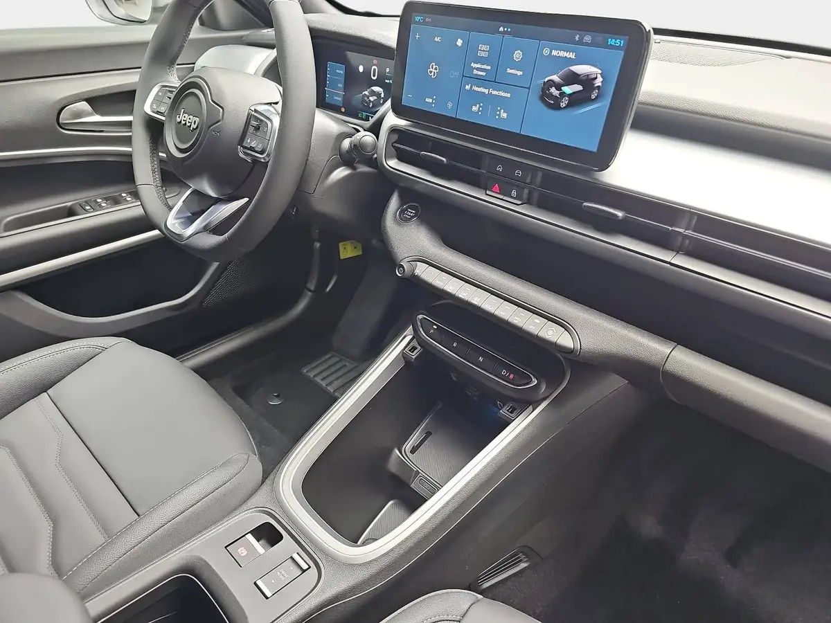 JEEP AVENGER FÖRDERFÄHIG ELEKTRO SUMMIT MJ26 LEDERSITZE INFOTAINMENT & KOMFORTPAKET