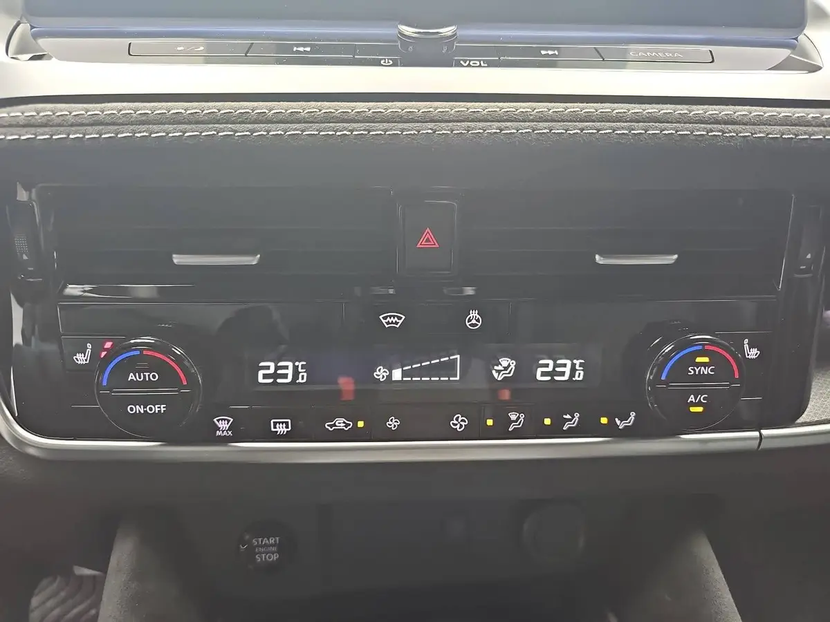 NISSAN QASHQAI 1.3 DIG-T MHEV AUTO. TEKNA PREMIUM PAKET 2-FARBEN