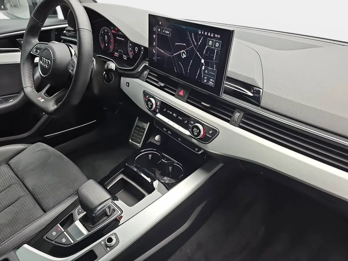 AUDI A4 AVANT 30 TDI S-TRONIC S LINE NAVI LED PANO BLACK-L