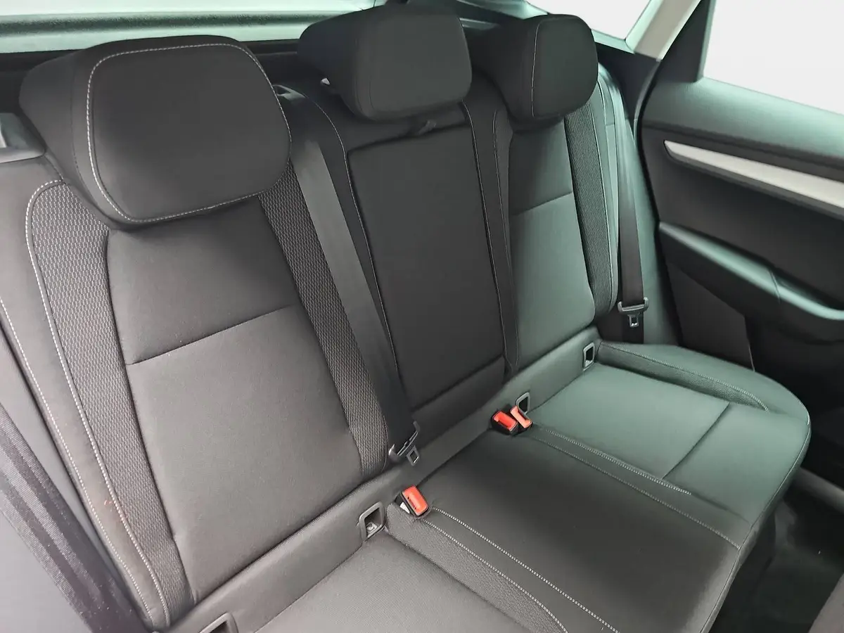 SKODA KAROQ 1.5 TSI DSG 130 JAHRE LED KLIMAAUTO WINTER SICHT K