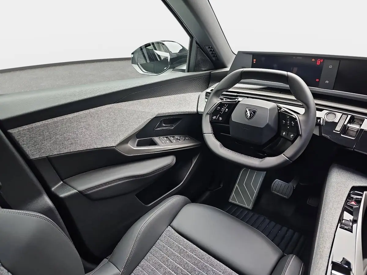 PEUGEOT 5008 1.2 HYBRID 145 E-DSC6 ALLURE KLIMA LED 7-S DAB 360