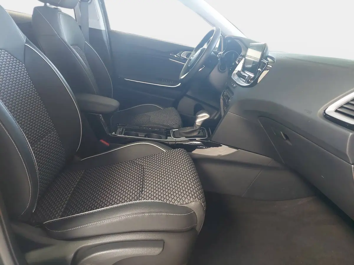KIA XCEED 1.5 T-GDI DCT7 SPIRIT MJ23 NAVI XCLUSIVE
