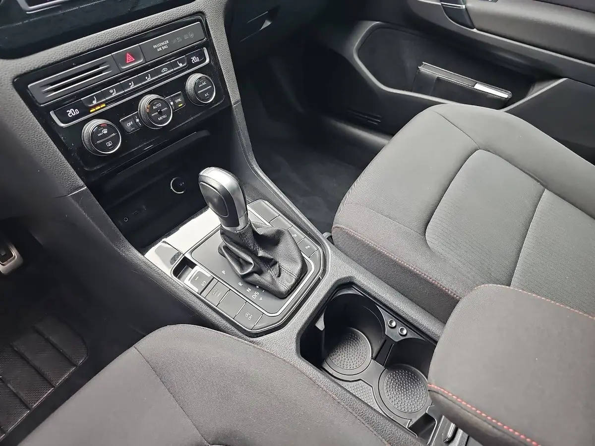 VW GOLF VII SPORTSVAN 1.4 TSI DSG SOUND NAVI AHK