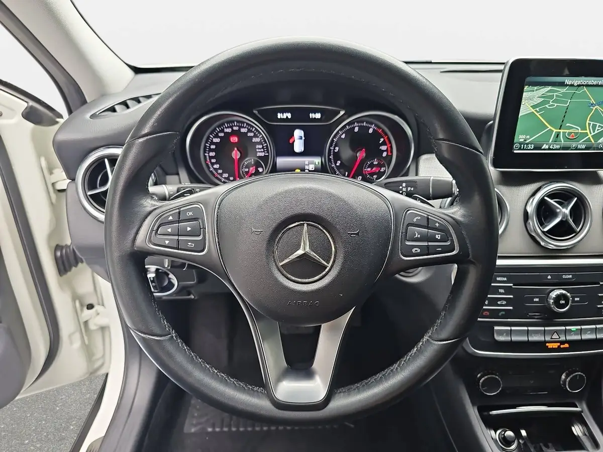 MERCEDES-BENZ GLA 180 DCT URBAN WINTER GRA AHK
