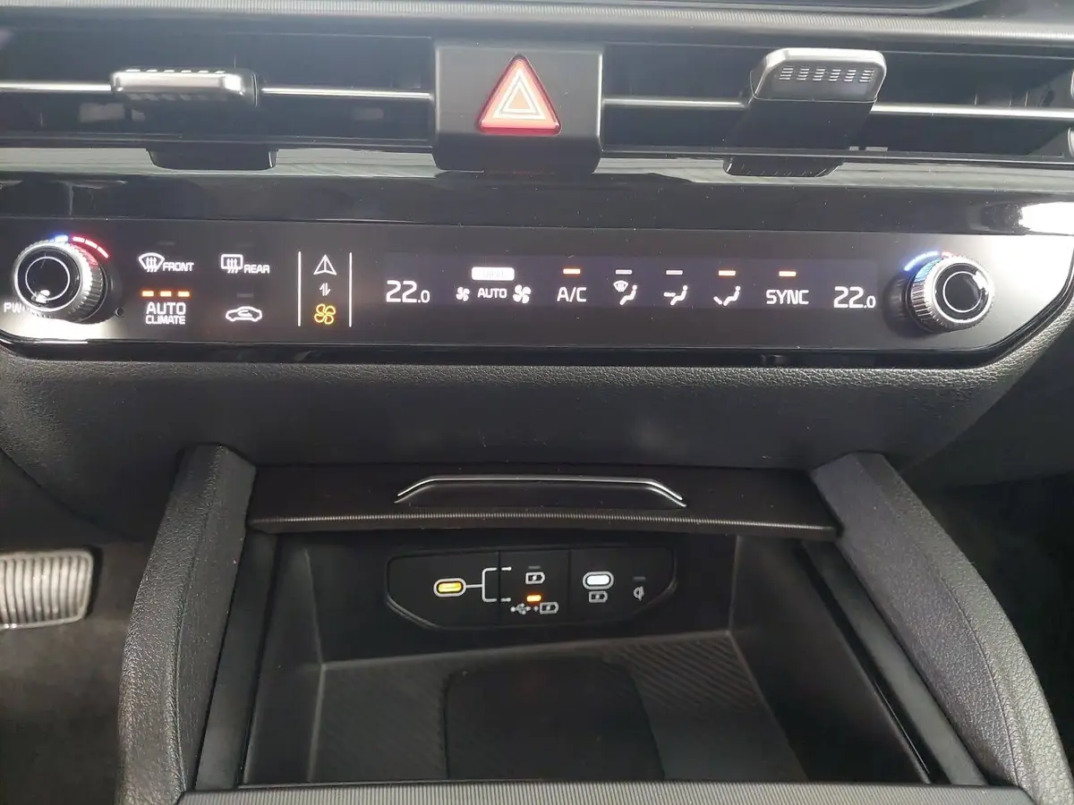 KIA SPORTAGE 1.6 T-GDI 150 2WD DCT SPIRIT MJ26 GLASDACH DRIVEWISE SOUND