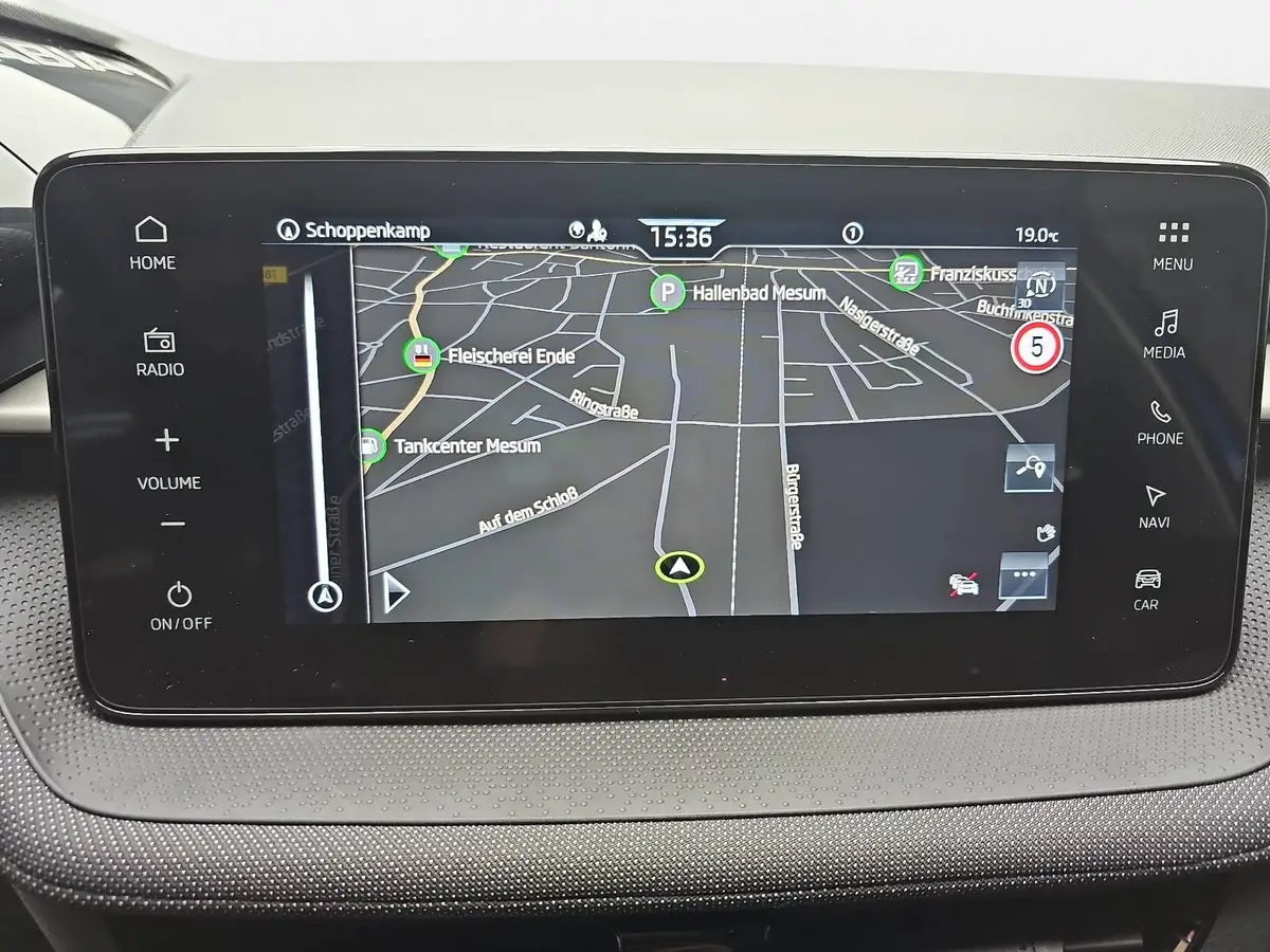 SKODA FABIA 1.0 TSI DSG SELECTION NAVI LED KLIMA GRA DAB PDC