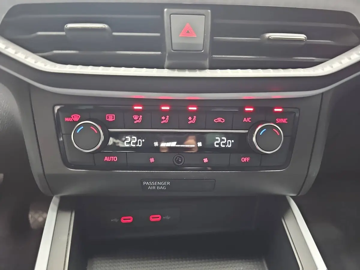 SEAT ARONA 1.0 TSI STYLE NAVI LED PDC LM16