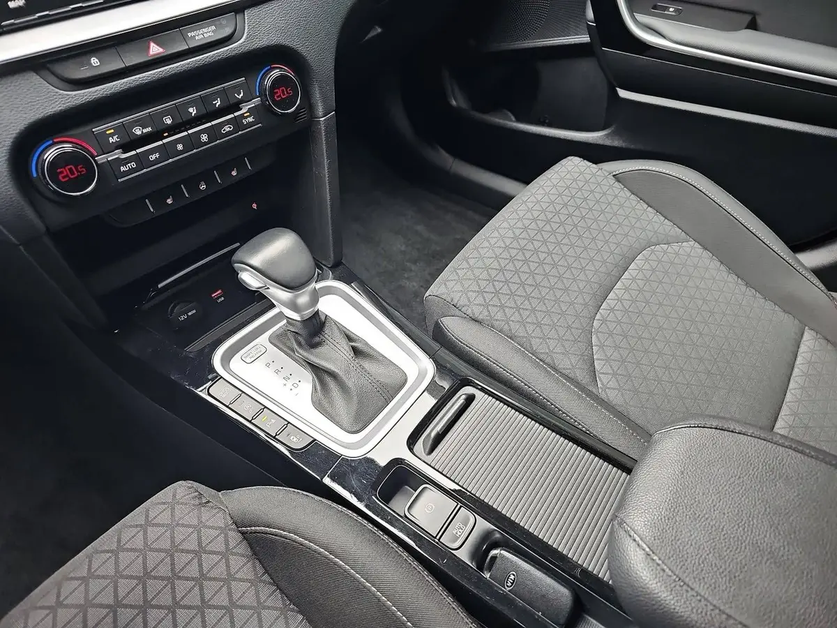 KIA CEED SW 1.6 CRDI DCT7 MHEV SPIRIT NAVI TECHNOLOGIE