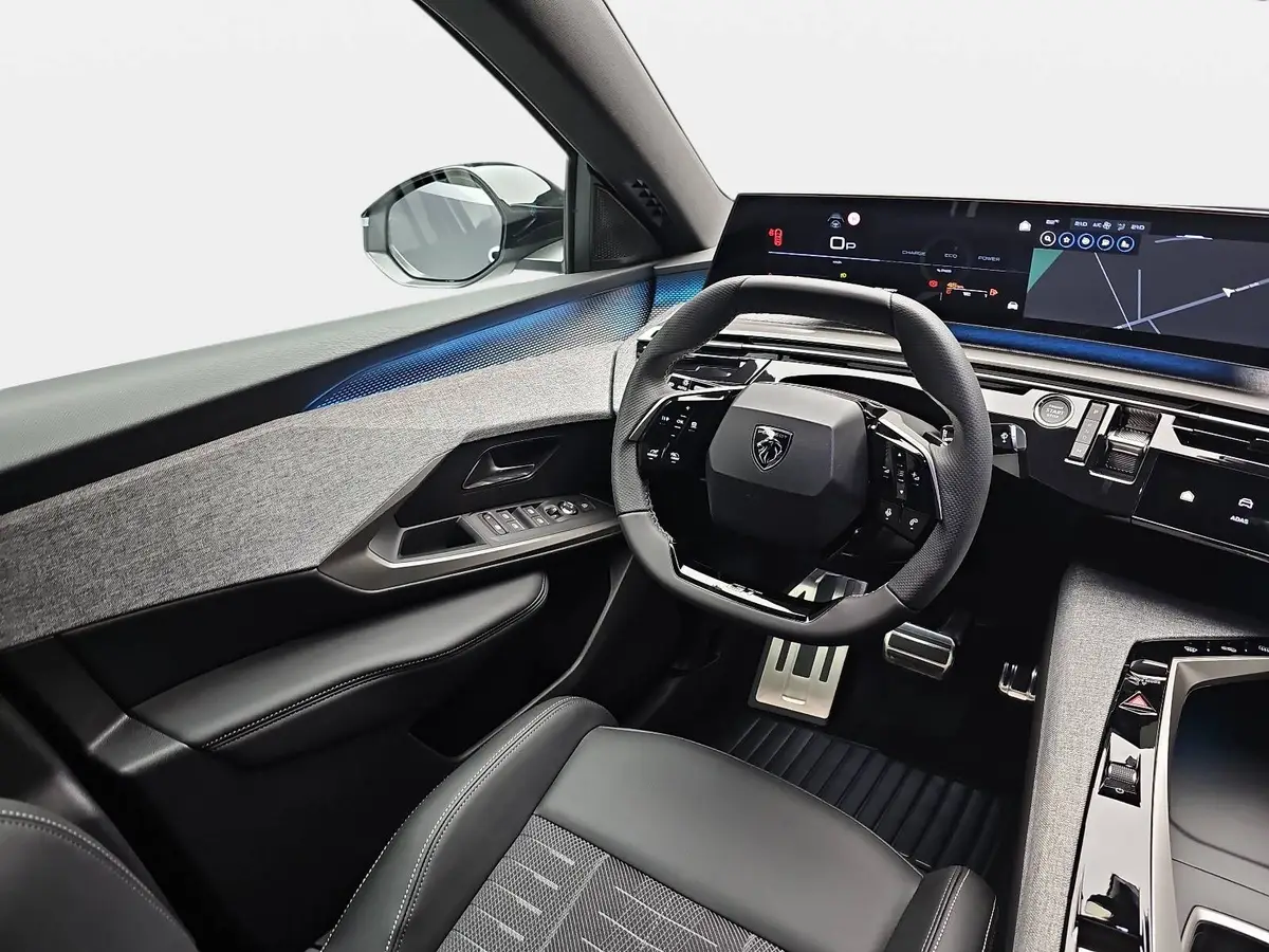 PEUGEOT 5008 1.2 HYBRID 145 E-DSC6 GT KLIMA LED 7-S DAB 360° AH