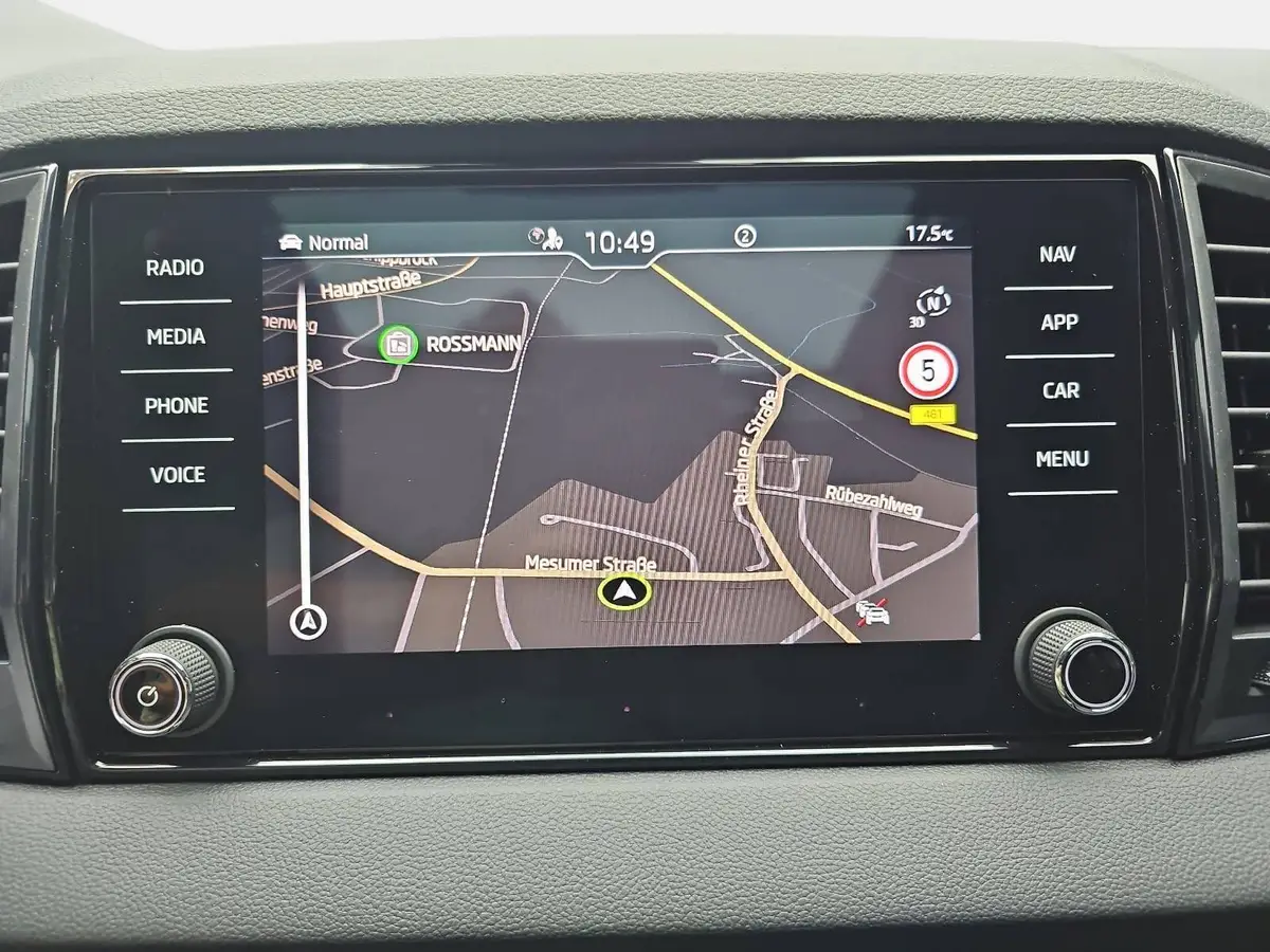 SKODA KAROQ 2.0 TSI DSG SPORTLINE 4X4 AHK PANO
