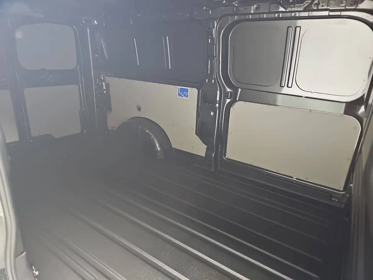 VW T7 TRANSPORTER 2.0 TDI DSG KASTEN L2H1 LED