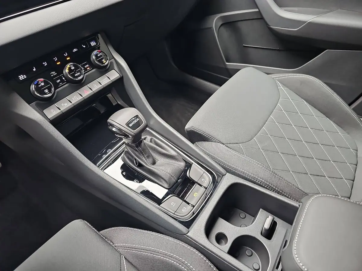 SKODA KAROQ 1.5 TSI DSG SPORTLINE NAVI LED-MATRIX PANO CANTON
