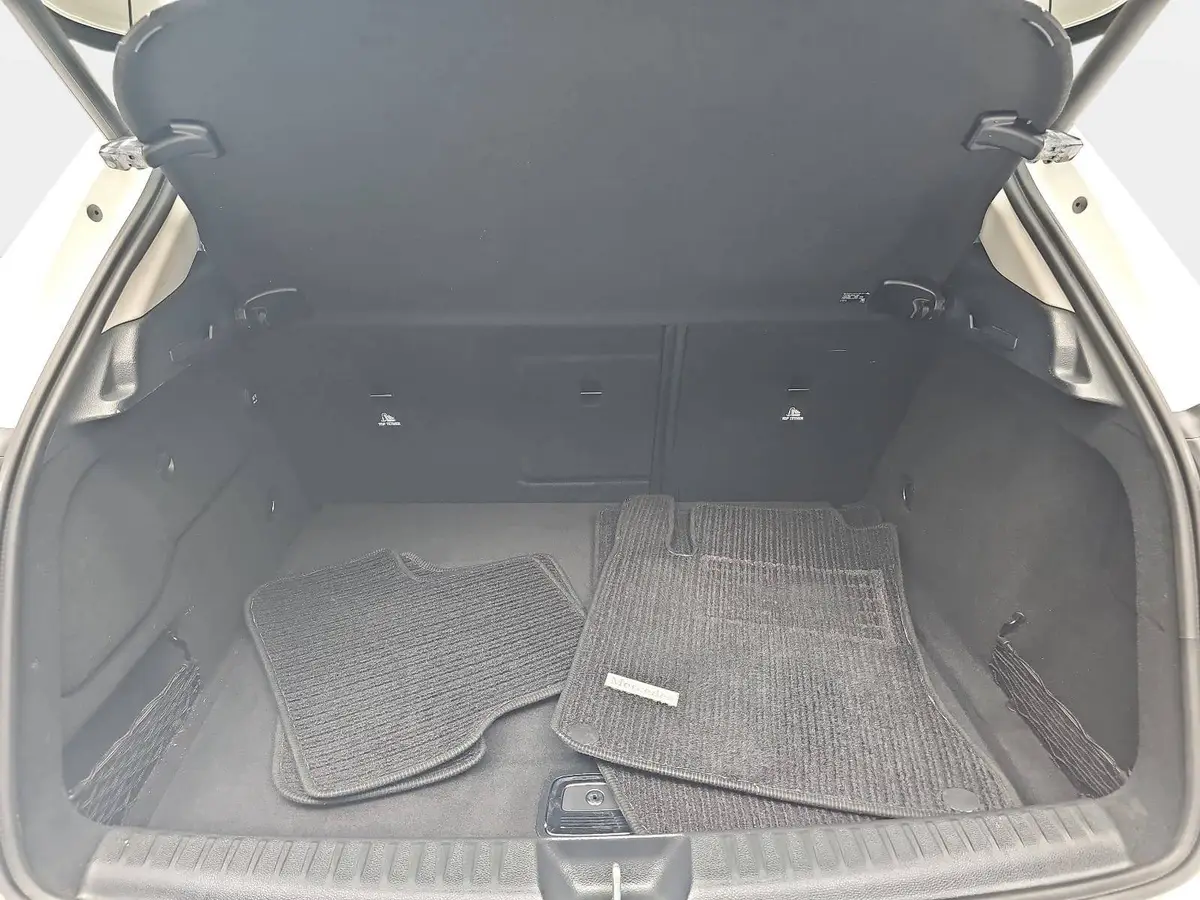 MERCEDES-BENZ GLA 180 DCT URBAN WINTER GRA AHK