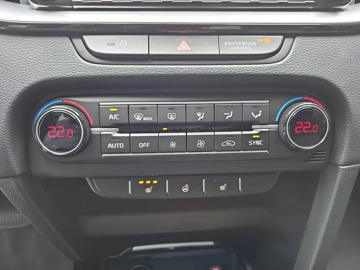 KIA CEED 1.5 T-GDI 48V DCT7 ULTIMATE EDITION