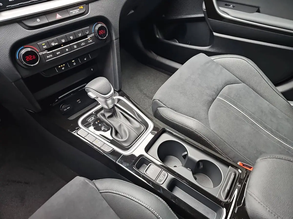 KIA CEED SW 1.5 T-GDI DCT7 GT-LINE TECHNOLOGIE LEDER GLASDACH PERFORMANCE
