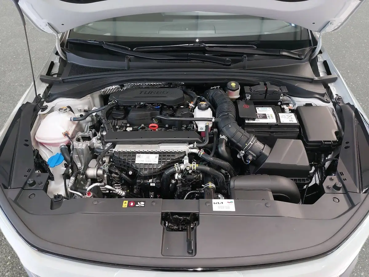 KIA XCEED 1.6 T-GDI 180 DCT SPIRIT MJ27 SOUND SITZ ADVANCED