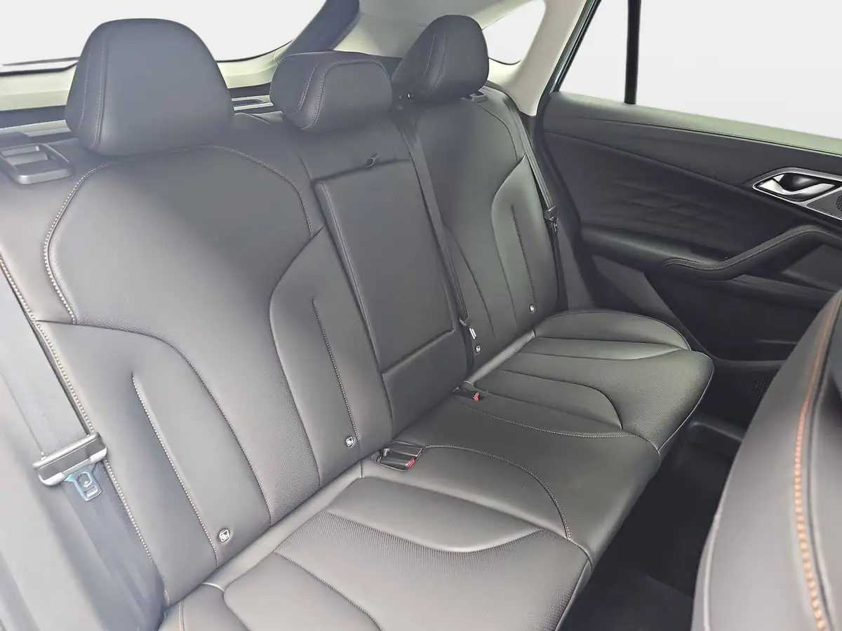 MG HS 1.5 PLUG-IN-HYBRID MY25.5 LUXURY LEDER 360-GRAD-KAMERA 19-ZOLL-LM