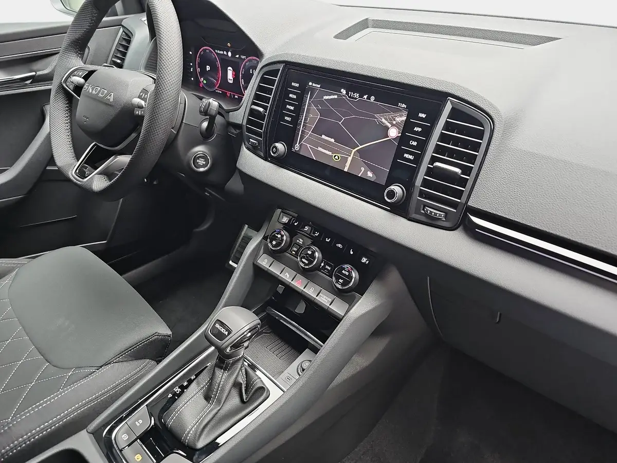 SKODA KAROQ 1.5 TSI DSG SPORTLINE NAVI LED PANO ACC WINTER KAM