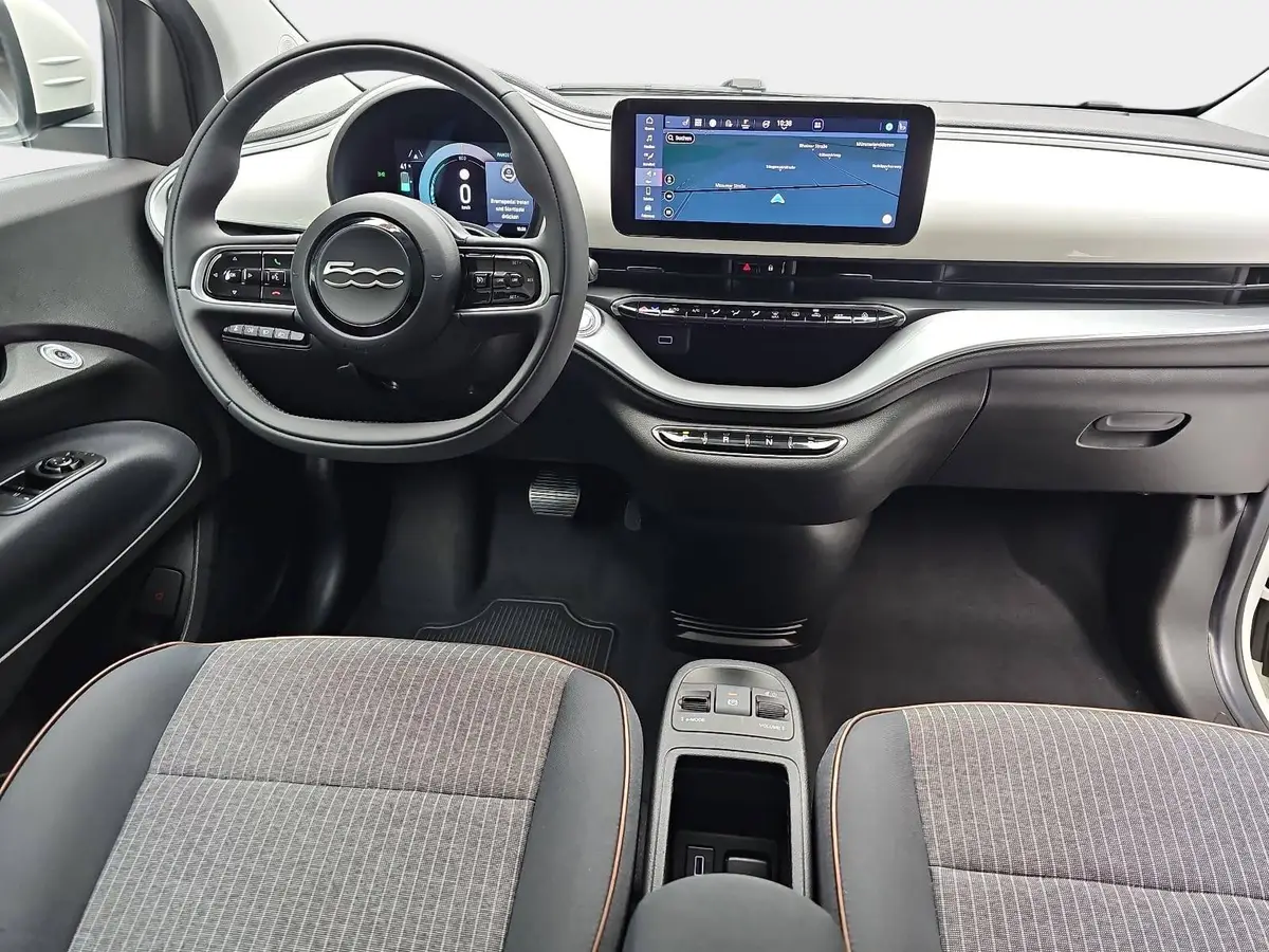 FIAT 500E ELEKTRO 42 KWH 3+1 ICON NAVI KLIMA DAB APPLE/ANDROID LM
