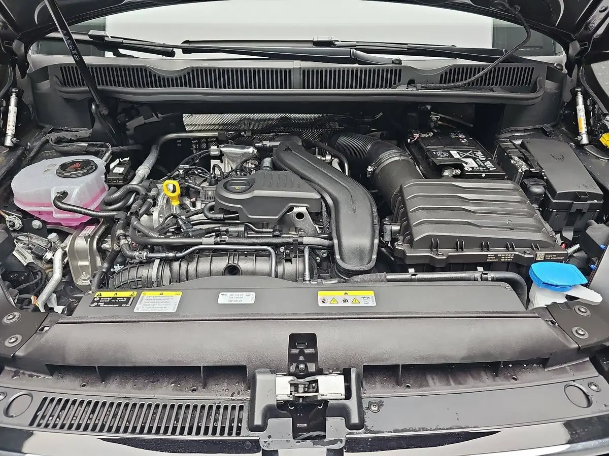 VW TOURAN 1.5 TSI DSG COMFORTLINE NAVI LED ACC 7-S AHK LM