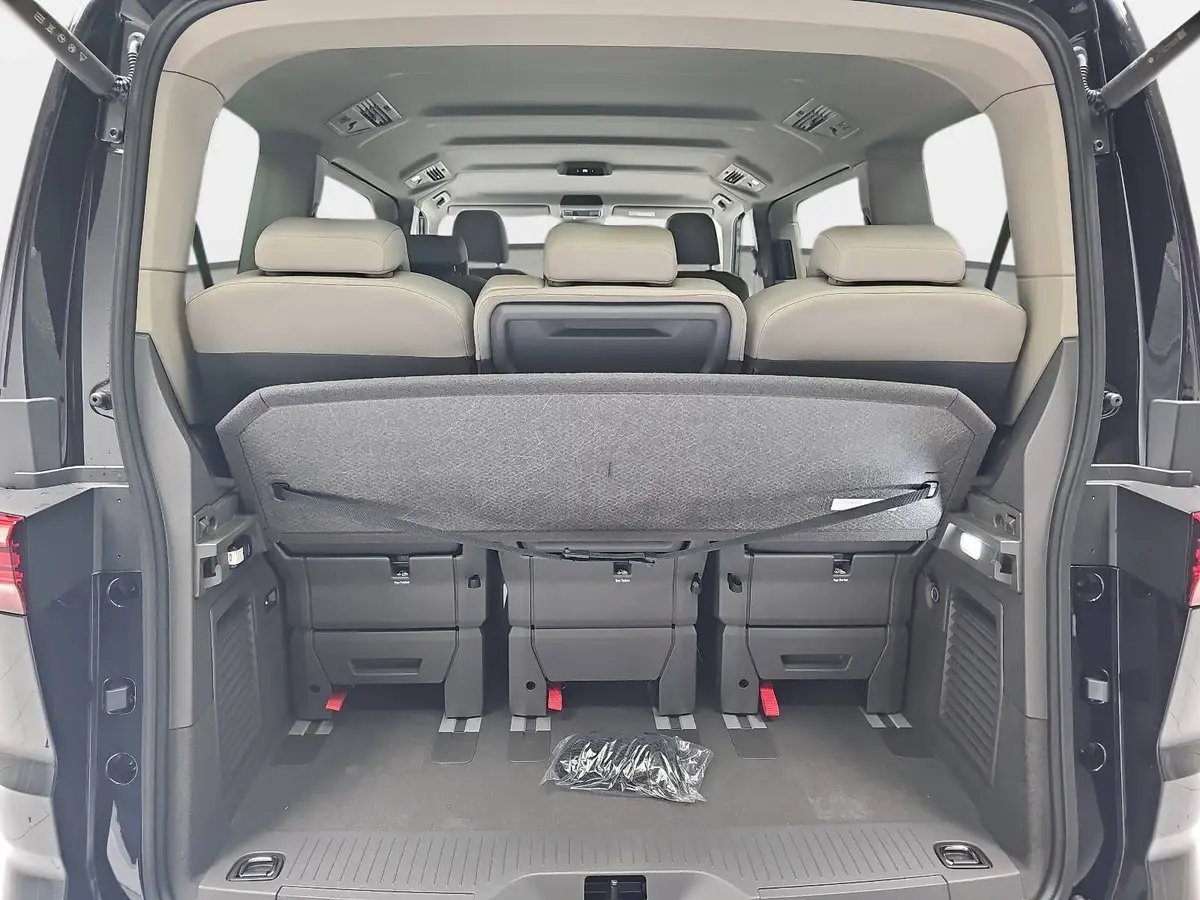 VW T7 MULTIVAN 2.0 TDI DSG LIFE P-ASSIST AHK