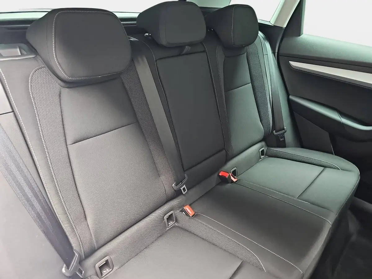 SKODA KAROQ 1.5 TSI DSG SELECTION LED ACC AHK