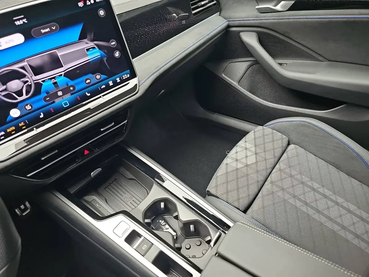 VW PASSAT VARIANT 2.0 TDI DSG R-LINE NAVI LED-MATRIX ACC PANO BLACK 