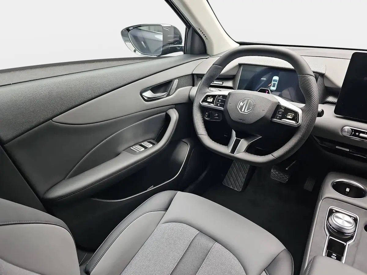 MG S5 EV 64 KWH MY25 LUXURY