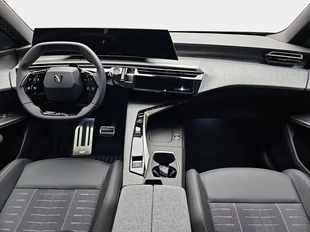 PEUGEOT 3008 1.2 HYBRID 145 E-DSC6 GT AHK M+S