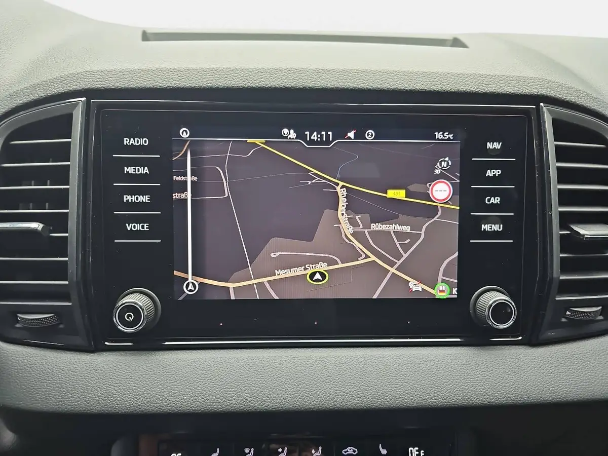 SKODA KAROQ 2.0 TDI DSG DRIVE NAVI LED AHK LM