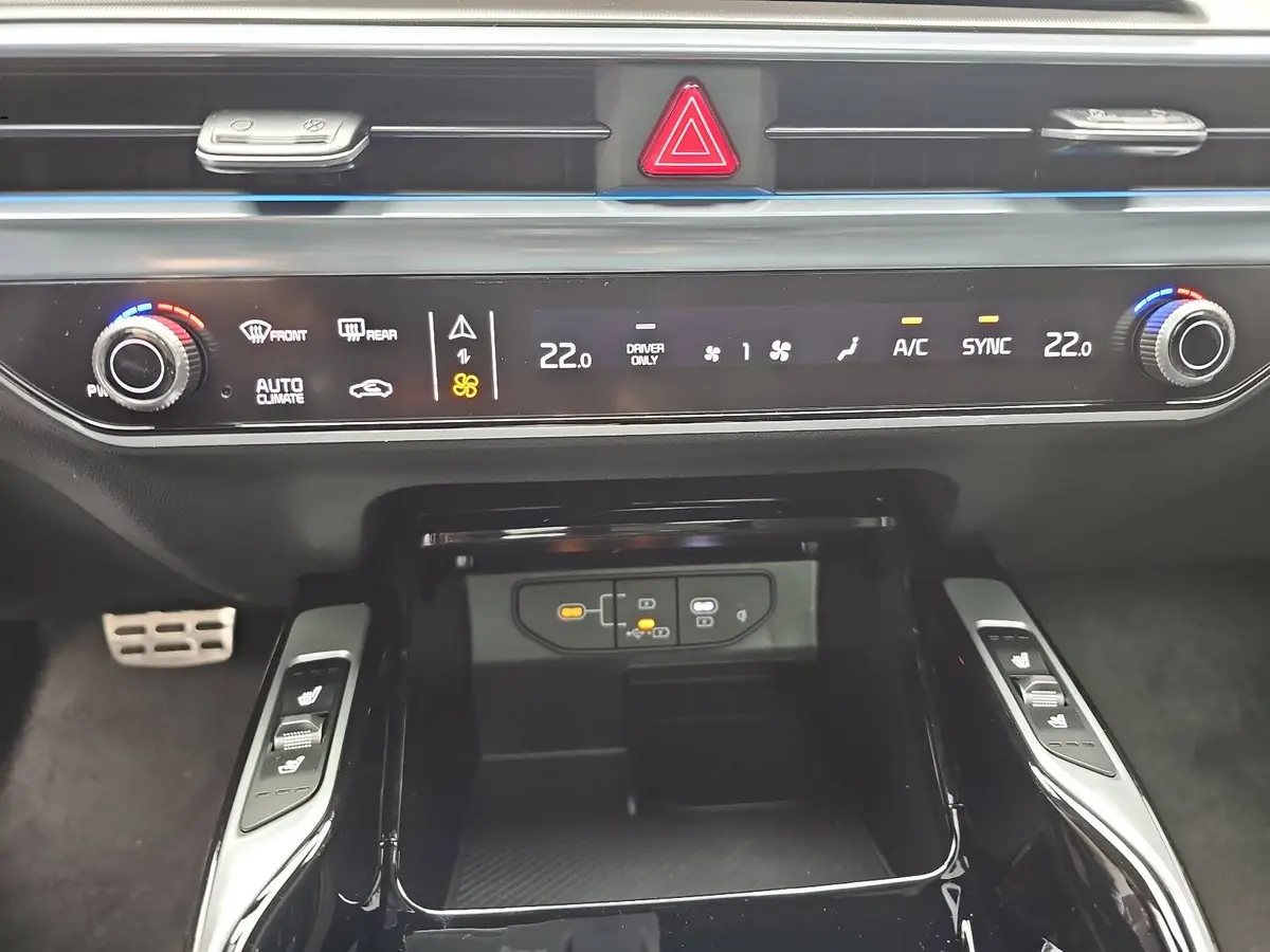 KIA SORENTO 1.6T PLUG-IN-HYBRID AWD AT6 PLATINUM LEDER NAPPA PREMIUM GLASDACH