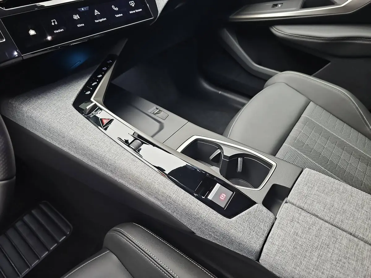 PEUGEOT 5008 1.2 HYBRID 145 E-DSC6 GT KLIMA LED 7-S DAB 360° AH