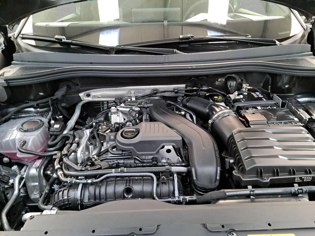 SKODA KODIAQ 1.5 TSI DSG SPORTLINE NAVI LED ACC PANO WINTER AHK