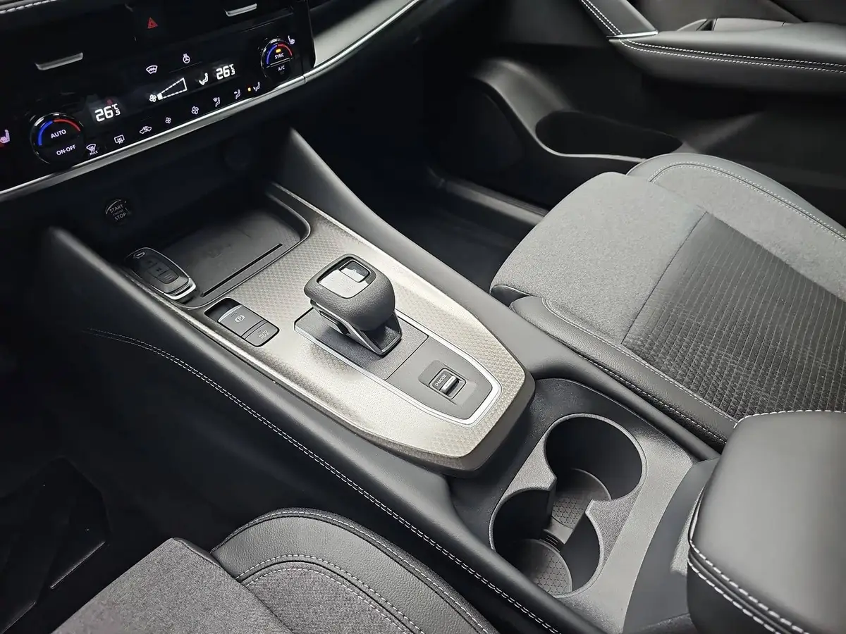 NISSAN QASHQAI 1.3 DIG-T XTRONIC N-CONNECTA PANO WINTER