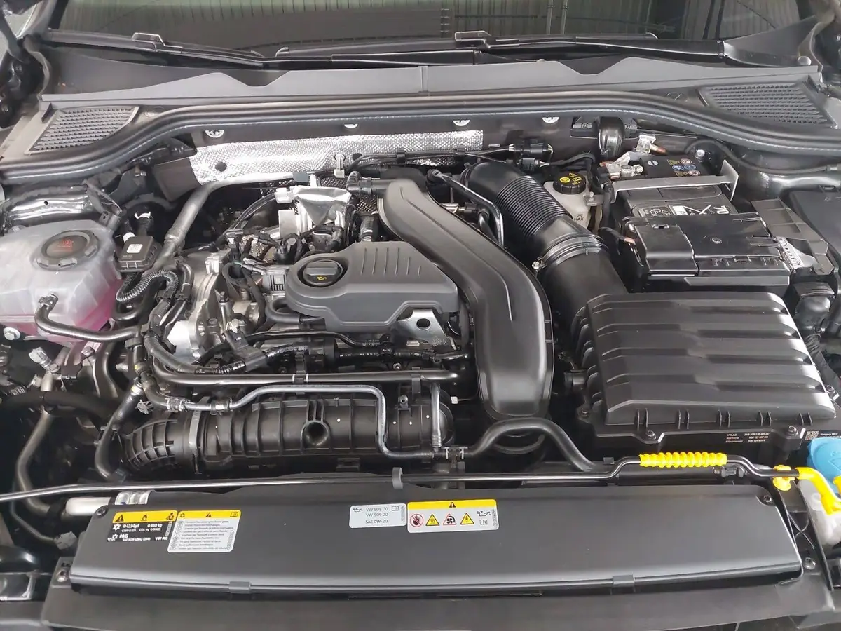 VW GOLF 1.5 ETSI DSG VIII R-LINE NAVI MATRIX-LED