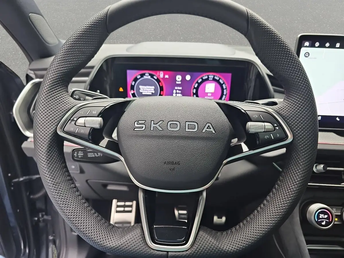 SKODA KODIAQ 2.0 TDI DSG SPORTLINE 4X4 PANO AHK