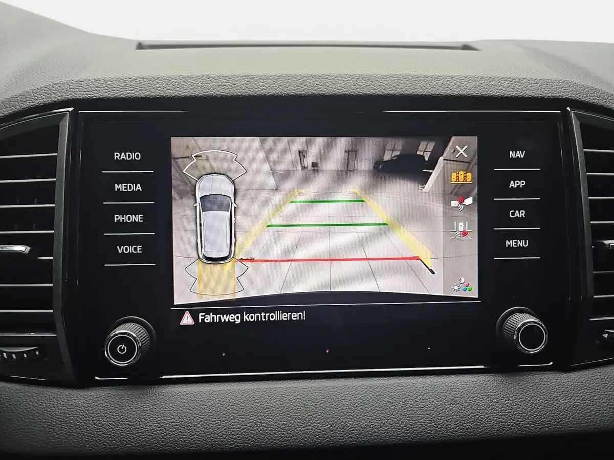 SKODA KAROQ 1.5 TSI DSG SELECTION GRA AHK WINTER
