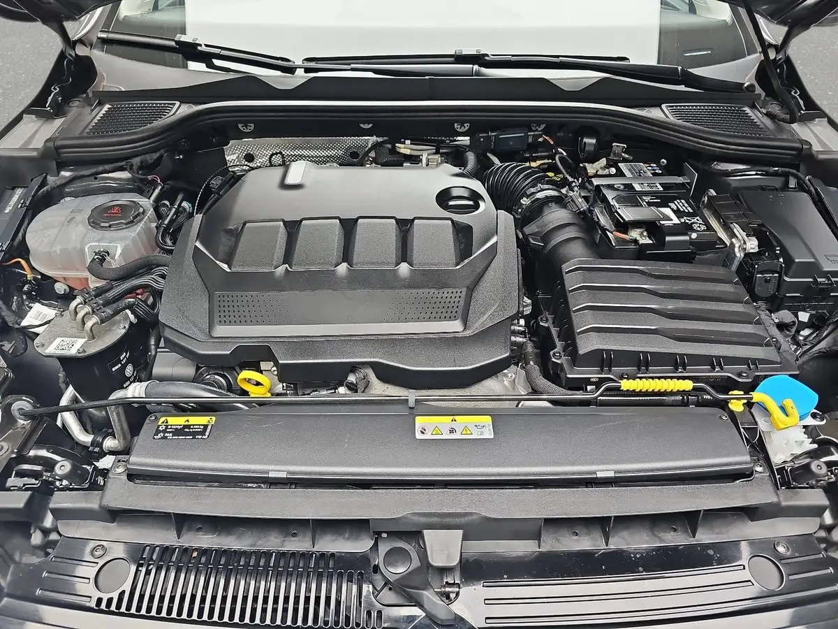 VW GOLF VARIANT 2.0 TDI VIII LIFE NAVI LED LM