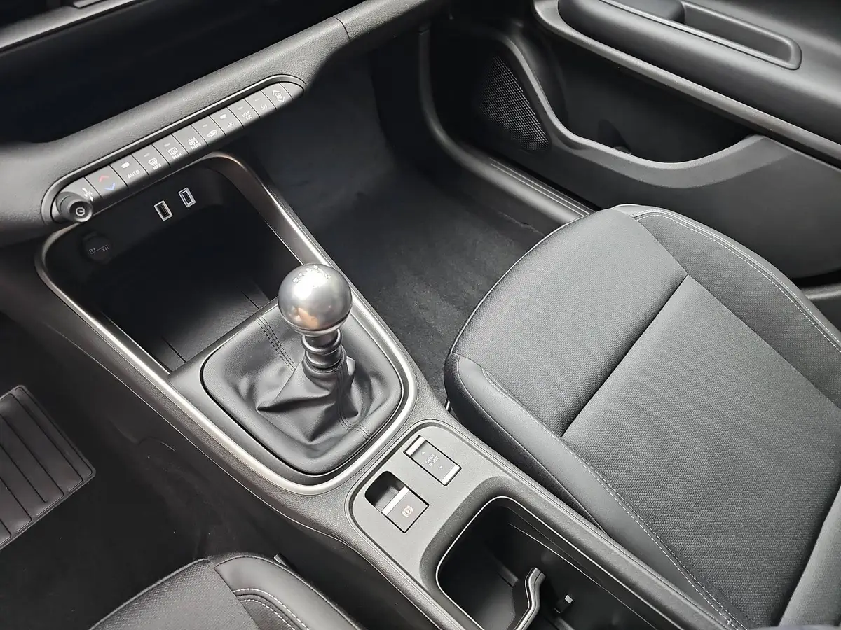 JEEP AVENGER 1.2 GSE T3 ALTITUDE MJ25 WINTER PAKET ALLWETTERREIFEN