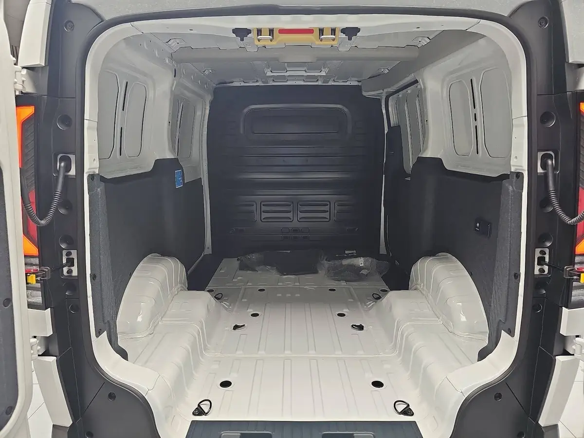 KIA PV5 CARGO L2H1 3T 71.2 KWH PLUS MJ26 WÄRMEPUMPE ALLWETTERREIFEN